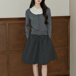Maglia in maglia a maniche lunghe con colletto a bambola in contrasto, top in misto lyocell, finto due pezzi, nuovo autunno-inverno 2026, tendenza donna